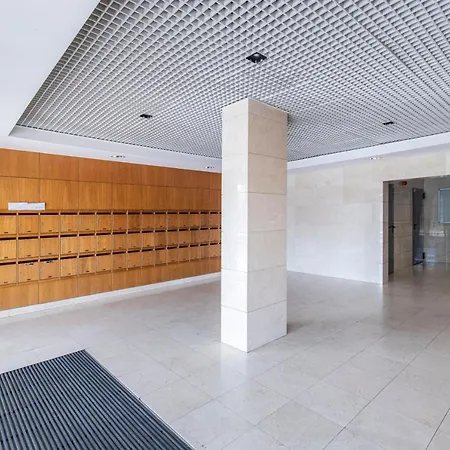 Appartement Fancy W/metro At Doorstep By Lovelystay