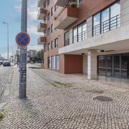 Fancy W/metro At Doorstep By Lovelystay