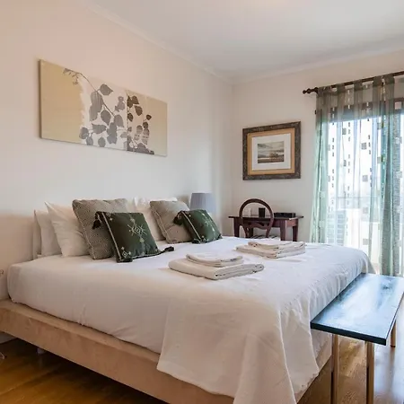 Fancy W/metro At Doorstep By Lovelystay *