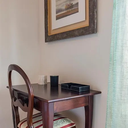 Appartement Fancy W/metro At Doorstep By Lovelystay