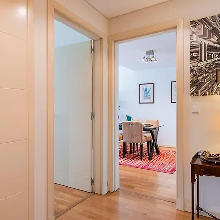 Fancy W/metro At Doorstep By Lovelystay ליסבון